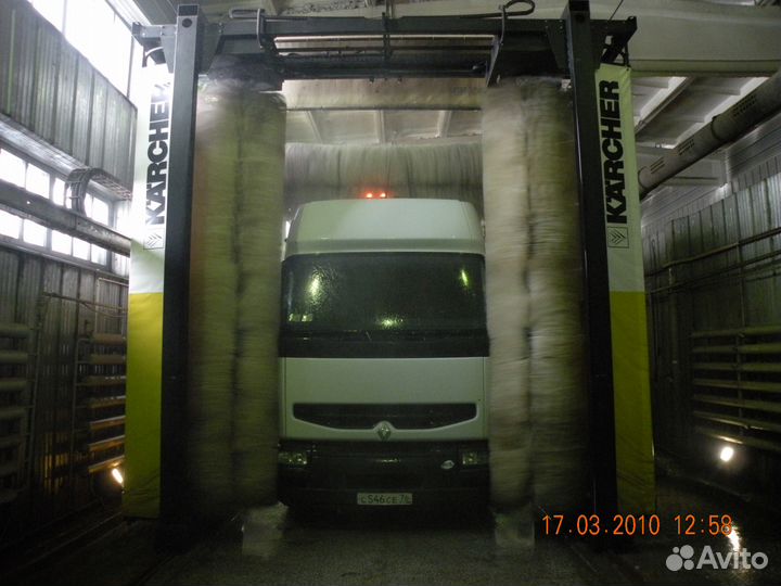 Сотрудник автомойки