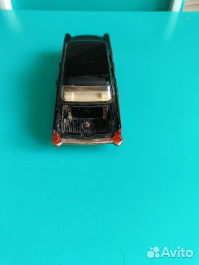 Коллекционная машинка Чайка газ 13 СССР