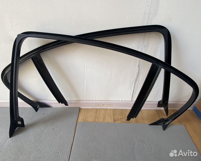 Щиток оконной рамы задней двери (комплект).BMW E90