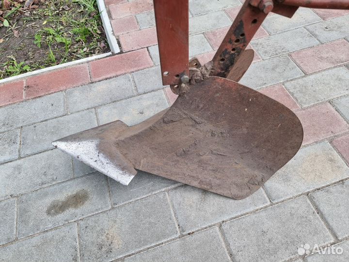 Плуг окучник ручной