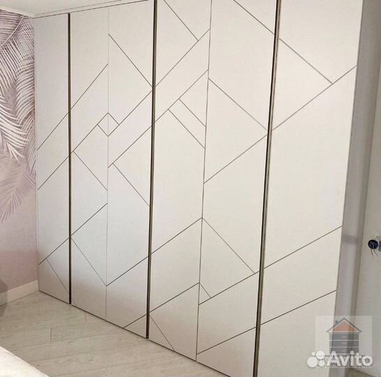 Шкаф с полками