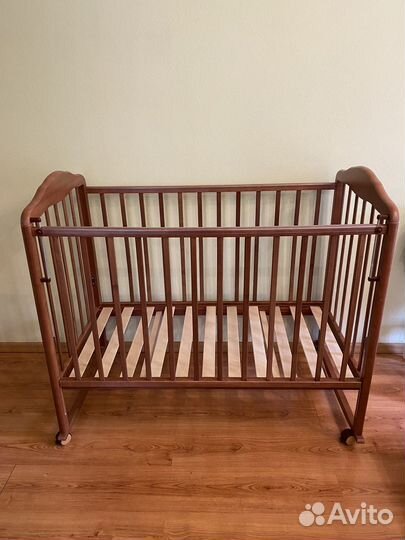 Кровать детская автостенка колеса качалка