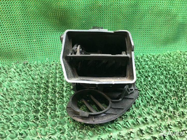 Дефлектор воздушный передний правый Renault Megane