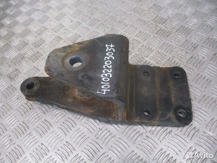 Кронштейн передней рессоры DAF 1361653