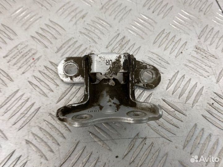 Б/У петля двери задний правый Hyundai Solaris 1 RB