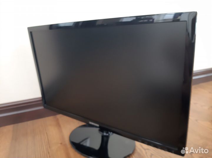 Монитор Samsung S24D332H