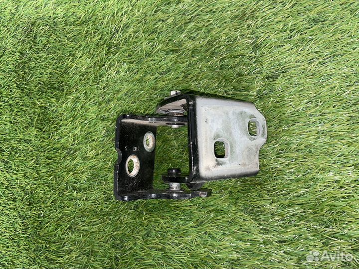 Петли задней левой двери Cadillac Escalade GMT900