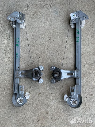 Стеклоподъемник механический задний Peugeot 206