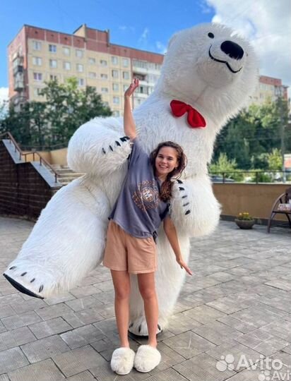 Поздравление от белого бурого мишки и чебурашки