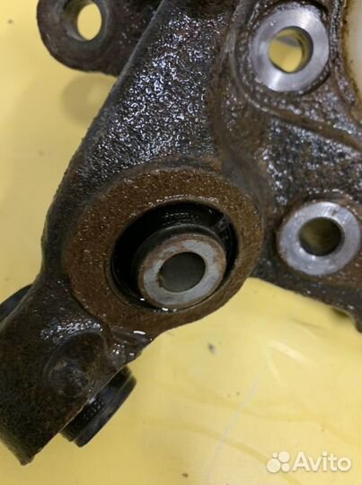 Ниссан Pathfinder R52 Кулак задний правый