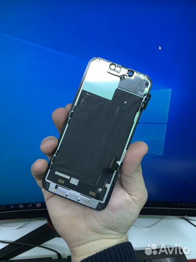 Дисплей iPhone 13