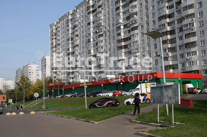 Продам торговое помещение, 2451 м²