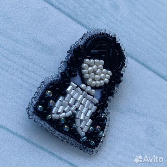 Брошь из бисера Уэнсдей