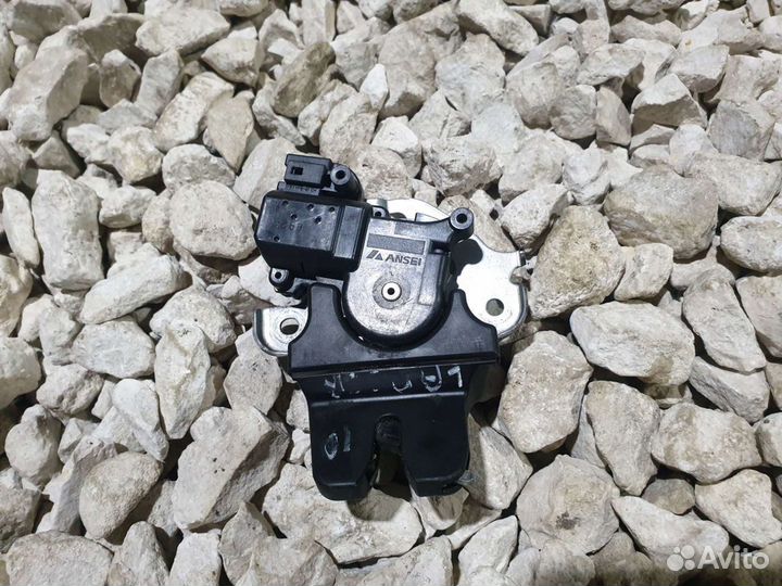 Замок багажника Lancer 10 Лансер