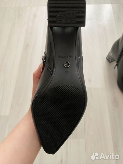 Ботинки Tamaris на каблуке 35 р