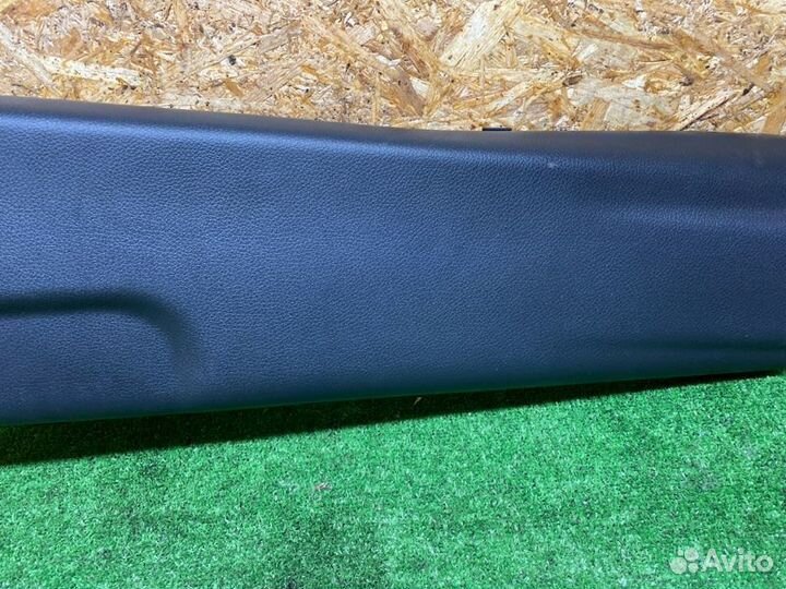 Обшивка стойки левая Mercedes-Benz X-Class W470