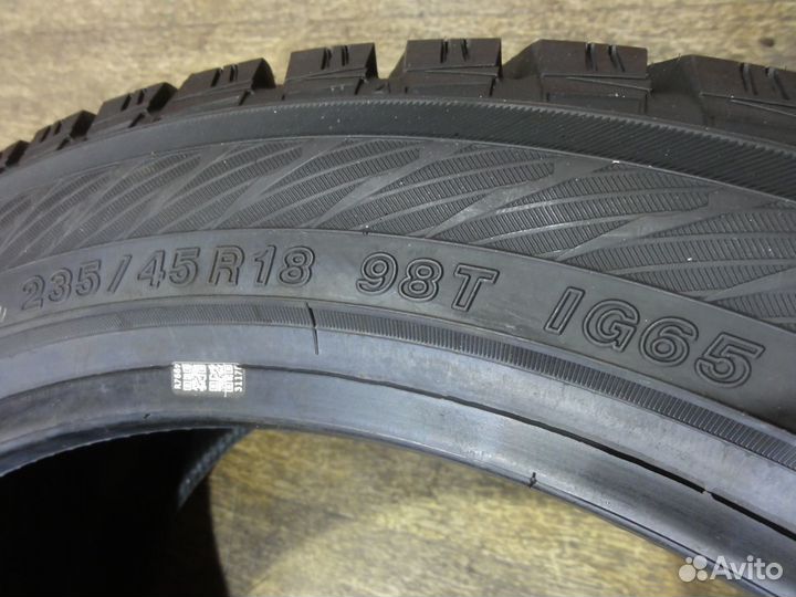 Yokohama Ice Guard IG65 235/45 R18 98T