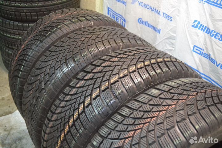 Bridgestone Blizzak LM-005 215/55 R17 98V