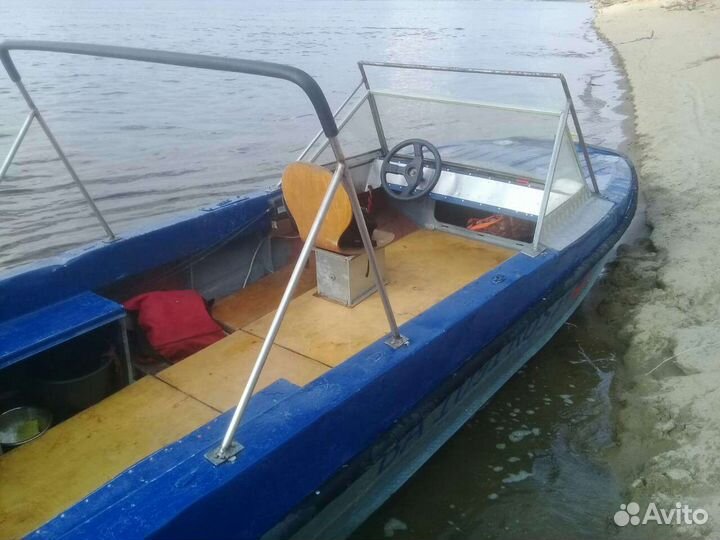 Лодка с двигателем