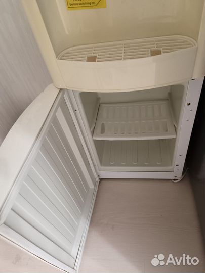 Кулер для воды напольный