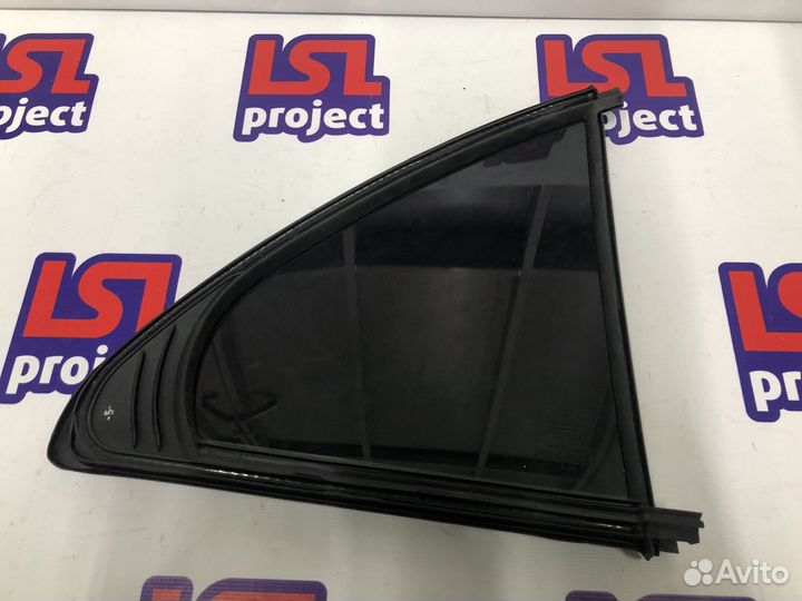 Форточка левая на Mercedes w211 E-Class