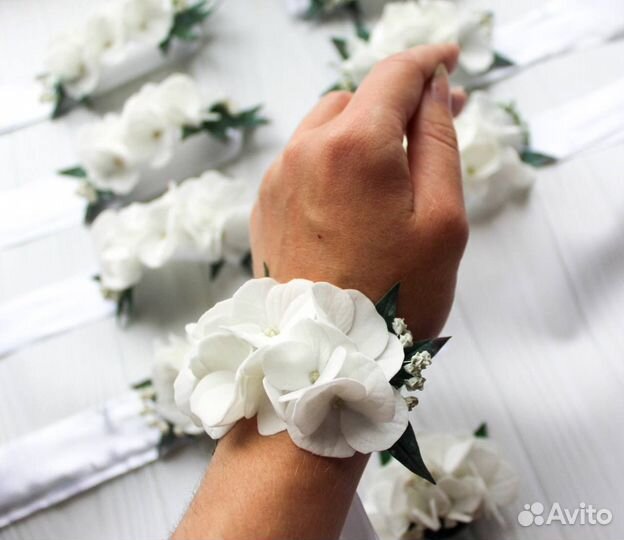 Свадебные аксессуары,бутоньерки, браслет