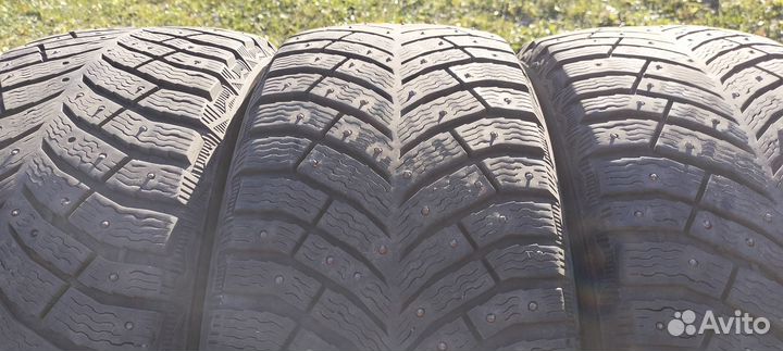 Michelin X-Ice North 4 215/55 R18