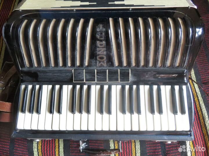 Продаю старые аккордеоны и баяны