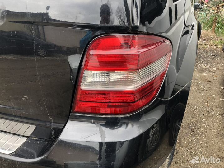 Фонарь задний правый Mercedes W164