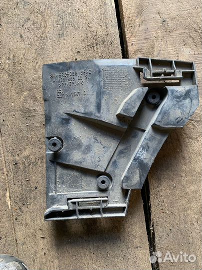 Кронштейн заднего бампера правый