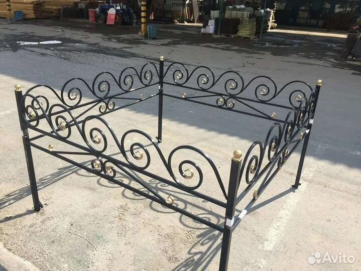 Оградки на кладбище