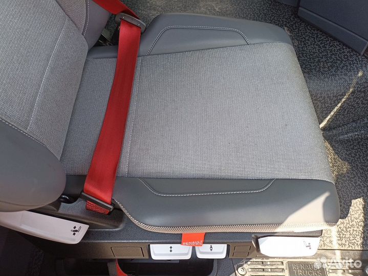 7482520701 Сиденье пассажирское пневматическое