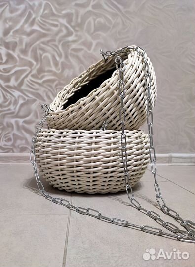 Кашпо из искусственного ротанга подвесное