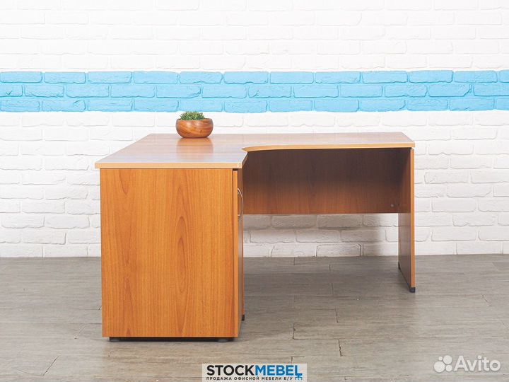 Угловой Стол с Тумбой