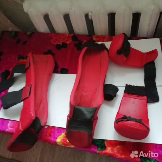 Перчатки и щитки для голени (S)