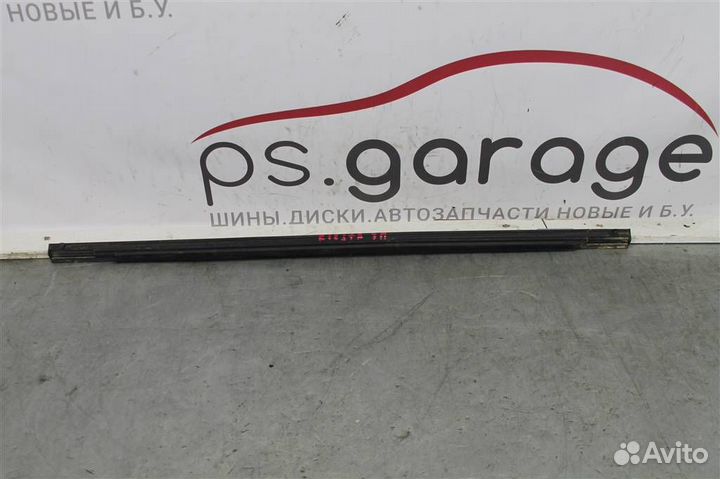 Уплотнитель стекла двери задней правой Ford Fiest