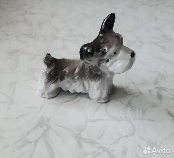 Фарфоровая статуэтка 