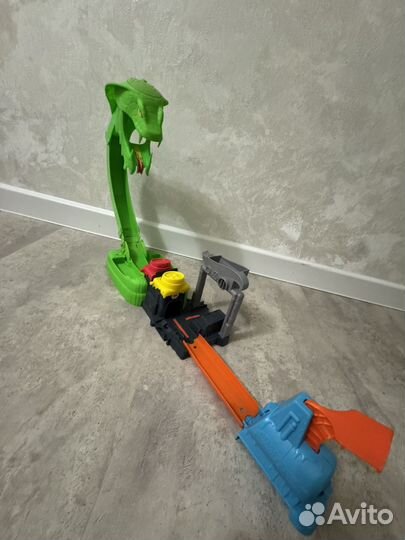 Hot wheels трек Атака ядовитой змеи