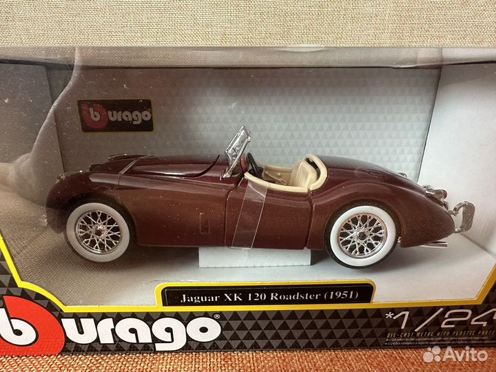 Коллекционная машина burago Jaguar Roadster