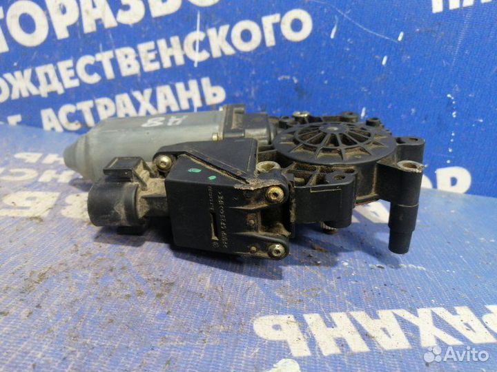 Моторчик стеклоподъемника Audi A8 седан ABZ 1996