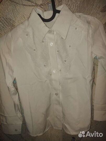 Белый школьный фартук, белые рубашки