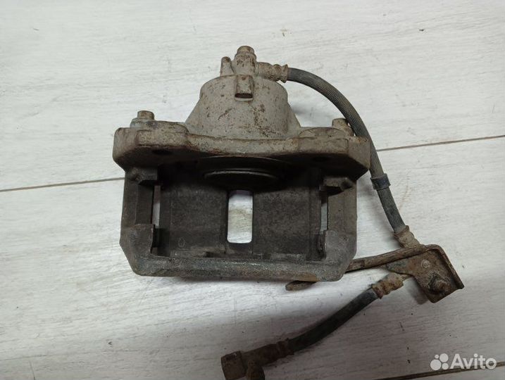 Суппорт тормозной передний правый Nissan Ниссан