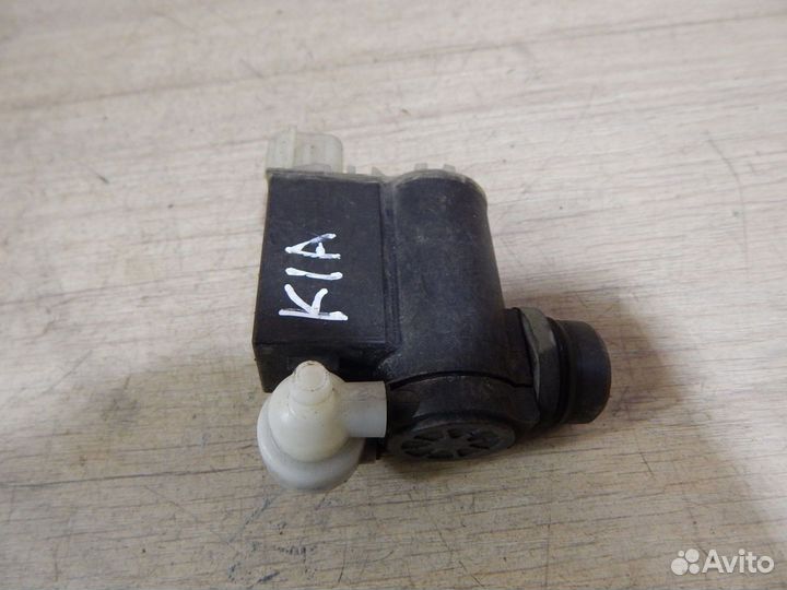Насос омывателя стекла Kia Carnival VQ