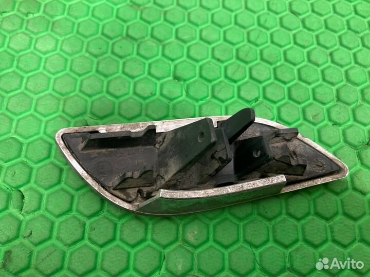 Крышка форсунки омывателя фар правая Skoda Superb