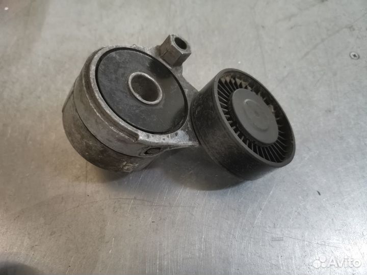 Натяжитель приводного ремня VAG V8 077903133E