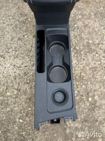 Подлокотник Renault Arkana JC2D H5HA450 2019