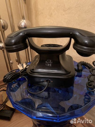 Старинный телефон