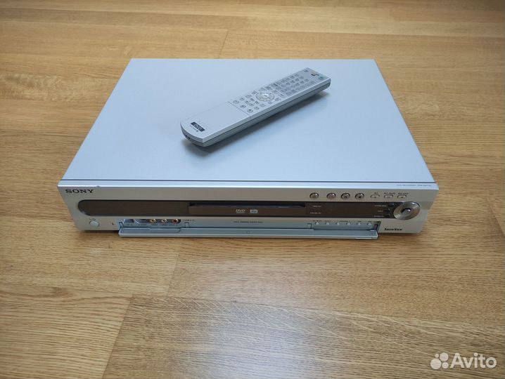 DVD-рекордер Sony RDR-GX700