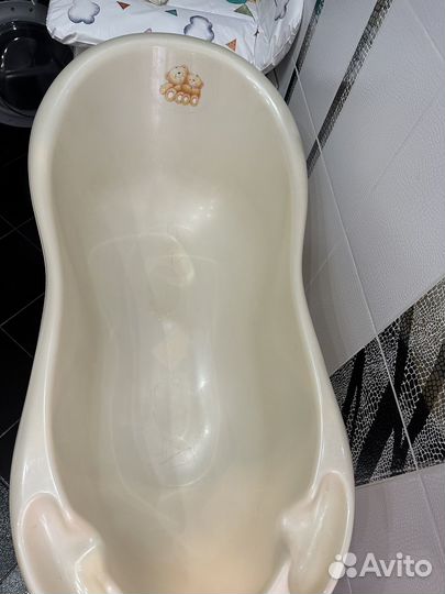 Детская ванночка для купания на подставке