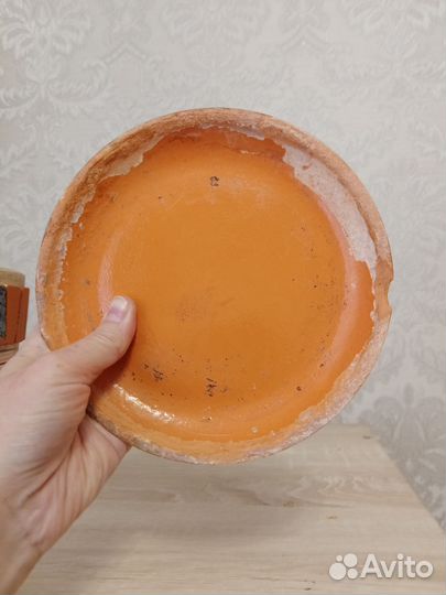 Глиняный горшок для цветов